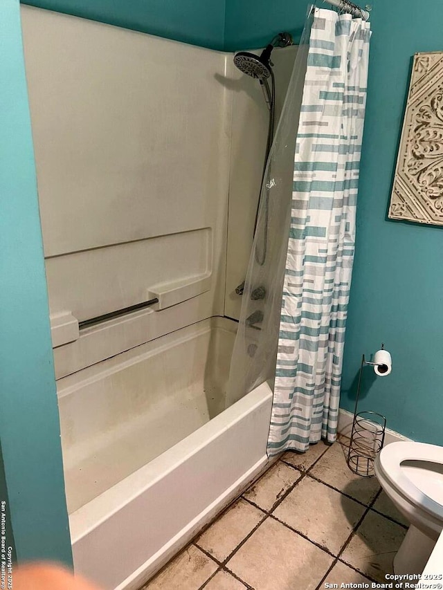 bathroom featuring toilet and shower / tub combo with curtain