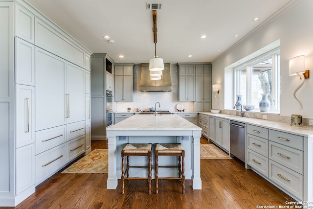 7 Oxford Hall, San Antonio, TX 78209 - kitchen featuring gray cabinets, custom exhaust hood, tasteful backsplash, a kitchen island with sink, and recessed lighting