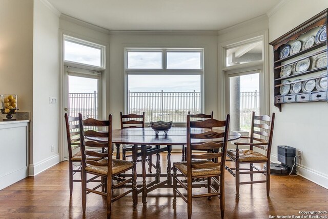 7 Oxford Hall, San Antonio, TX 78209 - dining room with ornamental molding, wood finished floors, and baseboards