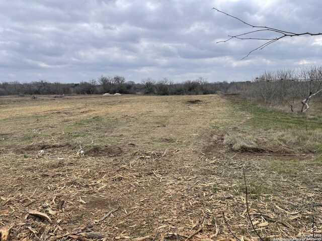 Listing photo 3 for 1703 Plant Rd, Luling TX 78130