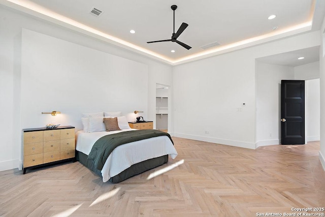 bedroom with baseboards, visible vents, recessed lighting, and ceiling fan