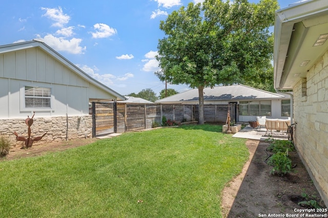 608 W Morse St, Fredericksburg, TX 78624 - view of yard featuring a patio area