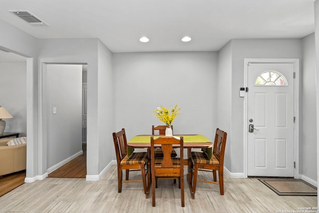 dining area featuring recessed lighting, baseboards, light wood-style floors, and visible vents