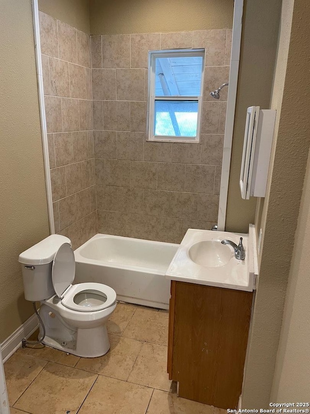 full bathroom featuring baseboards, toilet, vanity, and shower / bathtub combination