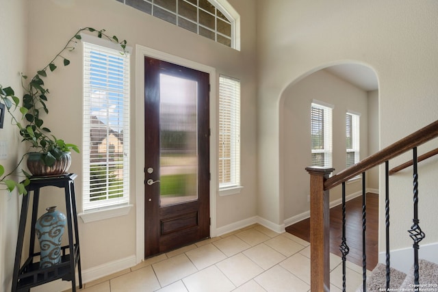 146 Sunrise Hl, Castroville, TX 78009 - entryway with a wealth of natural light, arched walkways, and baseboards