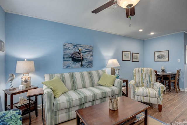 living area with crown molding, baseboards, wood finished floors, recessed lighting, and a ceiling fan