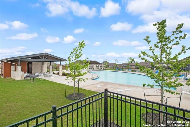 960 Windflower, New Braunfels, TX 78130 - community pool with a patio area, a lawn, and fence