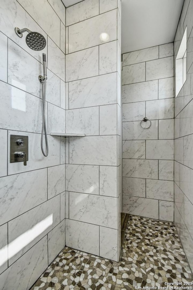 1609 Havenwood, New Braunfels, TX 78132 - bathroom with a tile shower