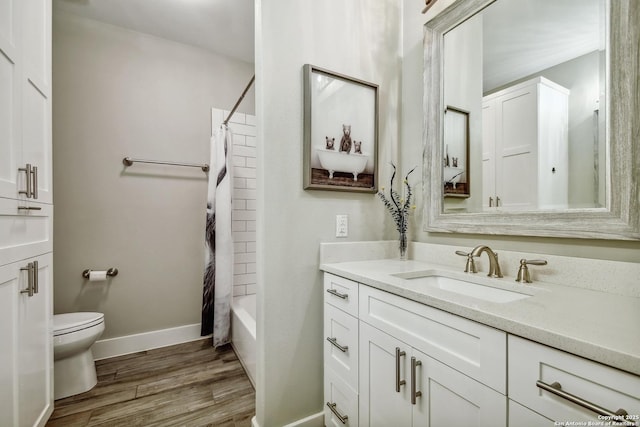 1609 Havenwood, New Braunfels, TX 78132 - full bathroom featuring vanity, shower / tub combo with curtain, toilet, baseboards, and wood finished floors