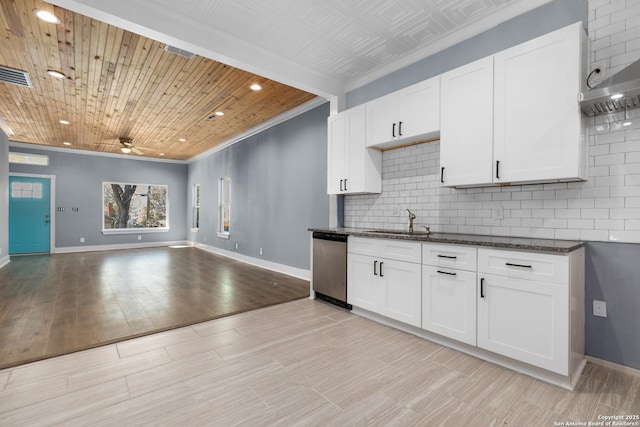 129 Cincinnati, San Antonio, TX 78201 - kitchen with decorative backsplash, open floor plan, baseboards, and dishwasher
