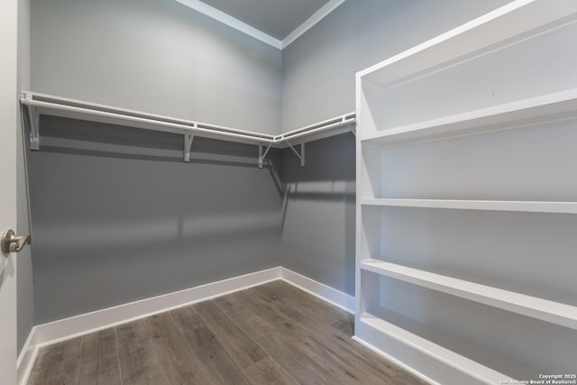 129 Cincinnati, San Antonio, TX 78201 - spacious closet with wood finished floors
