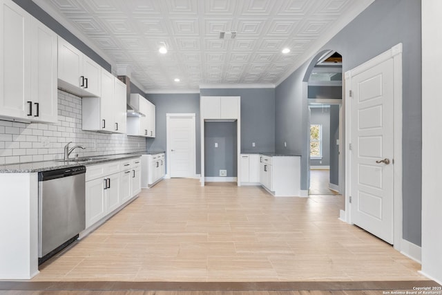129 Cincinnati, San Antonio, TX 78201 - kitchen with an ornate ceiling, backsplash, a sink, stainless steel dishwasher, and arched walkways