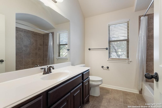full bath featuring baseboards, toilet, vanity, shower / bath combination with curtain, and vaulted ceiling