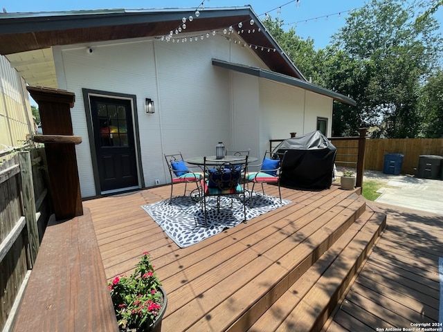 deck with fence and outdoor dining area
