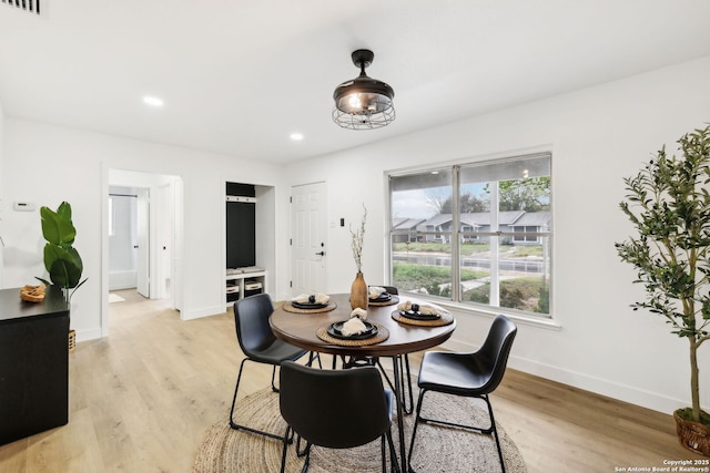 dining room featuring recessed lighting, baseboards, visible vents, and light wood-type flooring