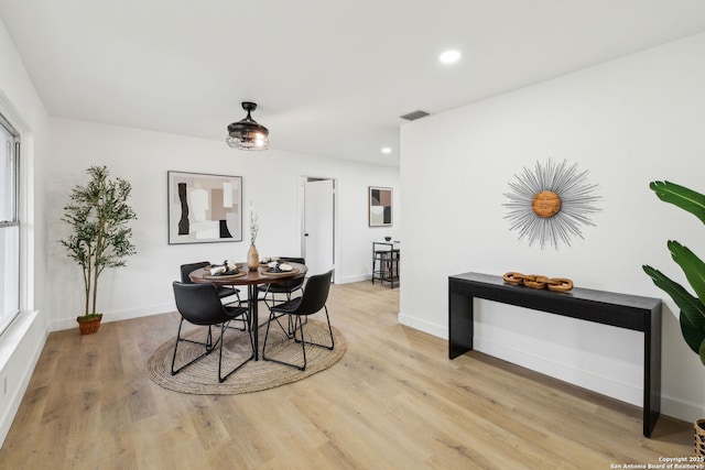 dining space with baseboards, light wood-style flooring, visible vents, and recessed lighting