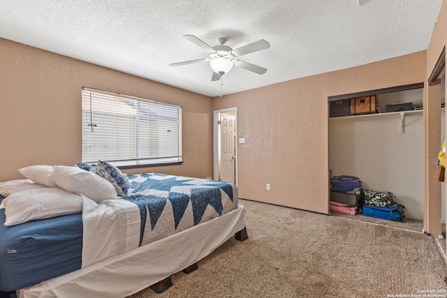 bedroom featuring a closet, a textured ceiling, a textured wall, and ceiling fan
