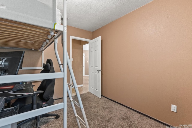 bedroom featuring carpet floors and a textured ceiling