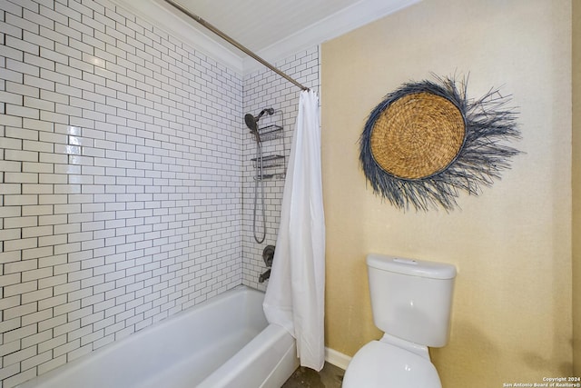 full bath featuring shower / bath combination with curtain, toilet, and ornamental molding
