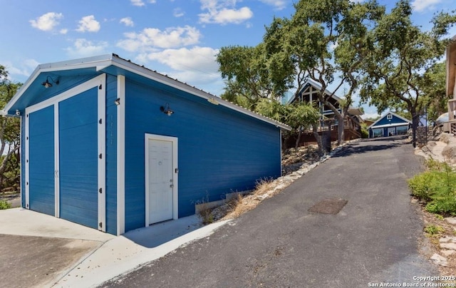 view of outbuilding featuring an outbuilding