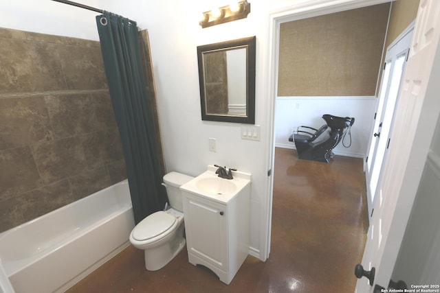 bathroom with vanity, toilet, and shower / tub combo with curtain