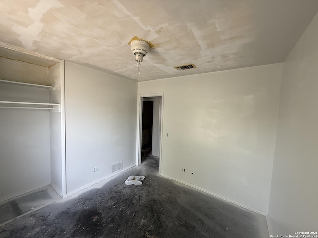 5119 Village Ct, San Antonio, TX 78218 - unfurnished bedroom with a closet, ceiling fan, and visible vents