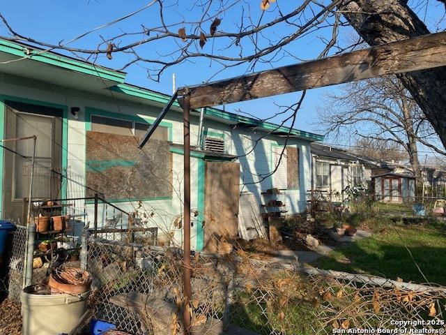 134 Elmo Ave, San Antonio, TX 78225 - view of side of home