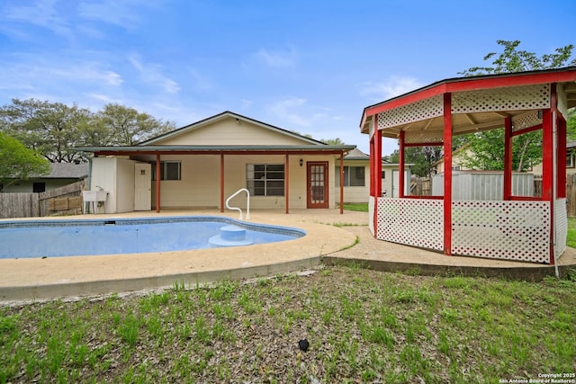 view of pool featuring a patio, fence, and an empty pool