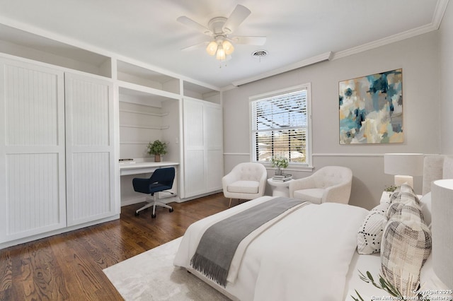 112 Coventry Ln, Terrell Hills, TX 78209 - bedroom featuring visible vents, a ceiling fan, ornamental molding, and dark wood-style flooring
