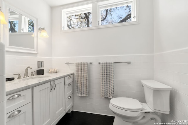 112 Coventry Ln, Terrell Hills, TX 78209 - half bath featuring toilet, vanity, tile walls, and wainscoting
