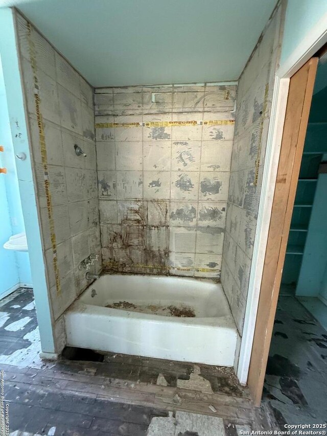 full bath with a washtub