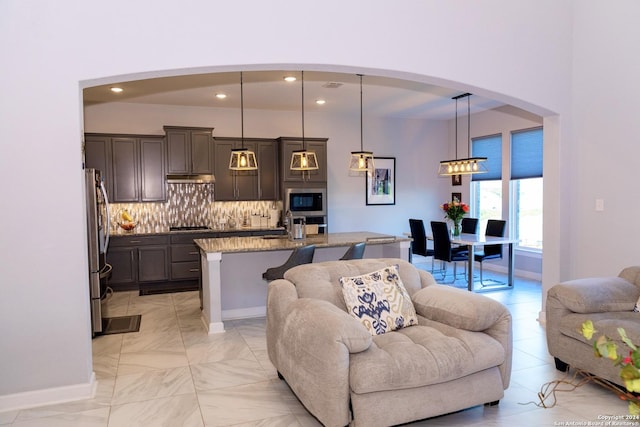 living room featuring visible vents, arched walkways, recessed lighting, and a chandelier