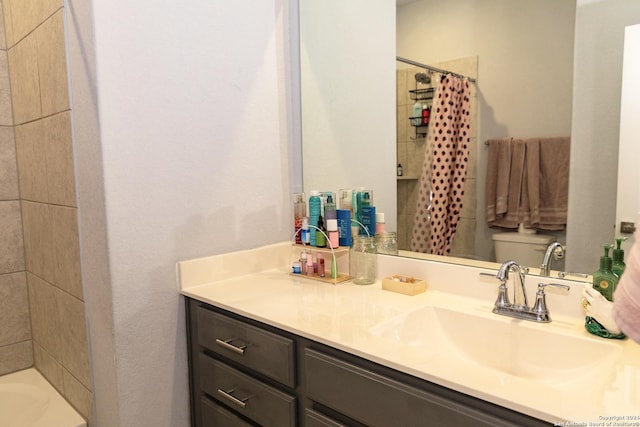 bathroom with a shower with curtain and vanity