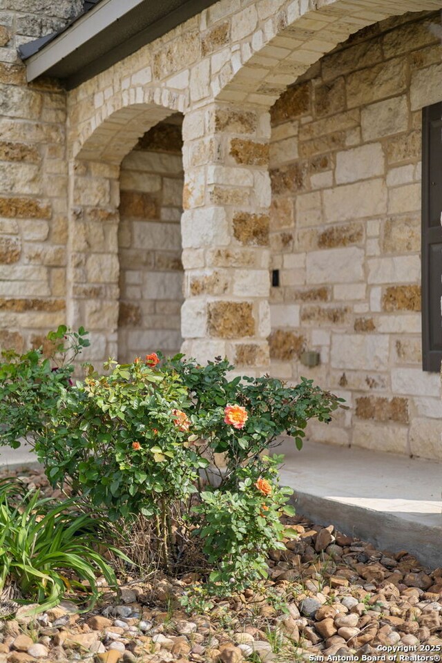 13850 Cohan Way, San Antonio, TX 78253 - details with stone siding and arched walkways