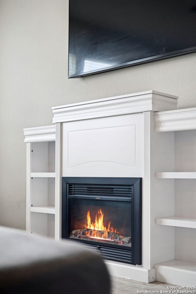 13850 Cohan Way, San Antonio, TX 78253 - room details featuring a glass covered fireplace