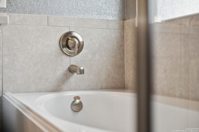 13850 Cohan Way, San Antonio, TX 78253 - bathroom featuring a bathtub