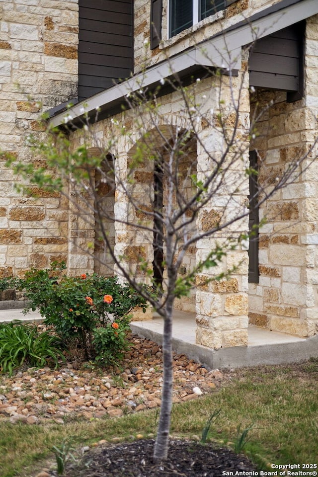 13850 Cohan Way, San Antonio, TX 78253 - view of side of home with stone siding
