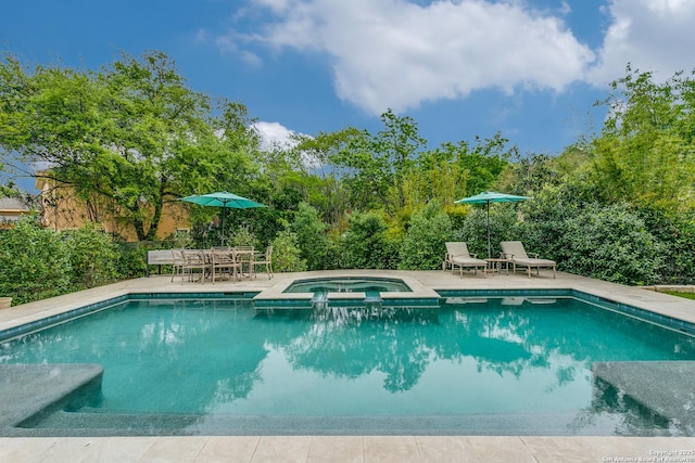 93 Bristol Grn, San Antonio, TX 78209 - view of swimming pool with a pool with connected hot tub and a patio