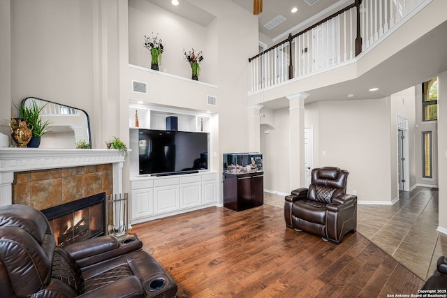 162 Teal Rdg, Canyon Lake, TX 78133 - living room featuring baseboards, visible vents, a fireplace, and wood finished floors