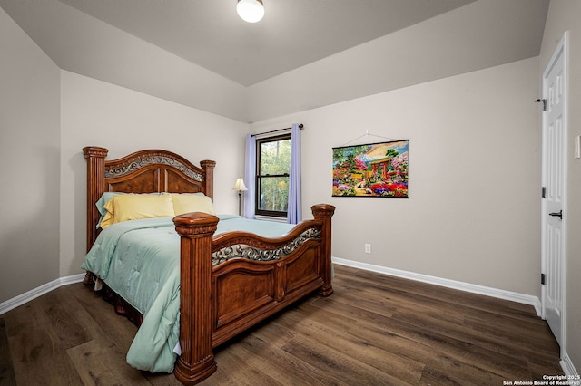 162 Teal Rdg, Canyon Lake, TX 78133 - bedroom featuring baseboards, wood finished floors, and vaulted ceiling
