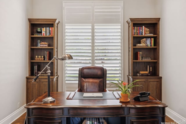 3919 El Chamizal, San Antonio, TX 78261 - office area with baseboards