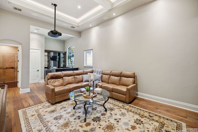 3919 El Chamizal, San Antonio, TX 78261 - living area featuring visible vents, hardwood / wood-style flooring, baseboards, recessed lighting, and a high ceiling