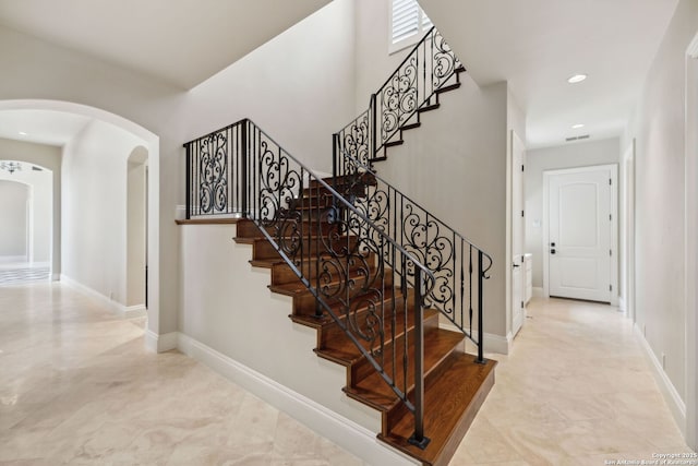 3919 El Chamizal, San Antonio, TX 78261 - staircase featuring arched walkways, visible vents, baseboards, and recessed lighting