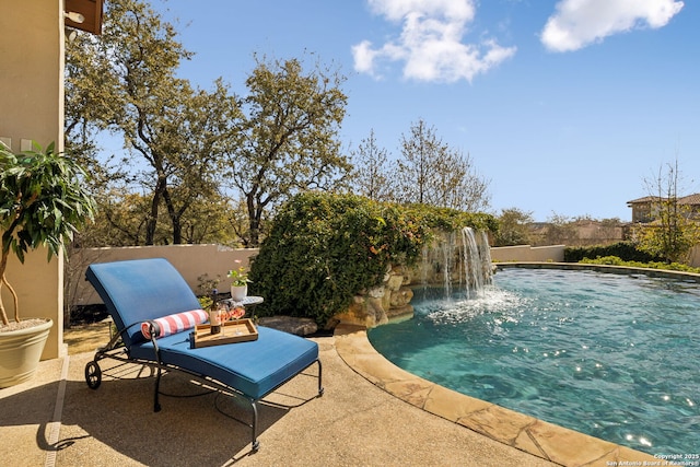 3919 El Chamizal, San Antonio, TX 78261 - view of pool with a fenced backyard and a patio area