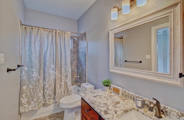 2110 Winding Vw, San Antonio, TX 78260 - bathroom featuring a textured wall, toilet, vanity, and shower / bath combo