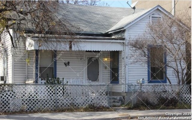 901 N Colorado, San Antonio, TX 78207 - view of front of house with roof with shingles
