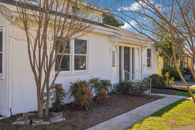 2334 W Huisache, San Antonio, TX 78201 - view of side of home with stucco siding and entry steps