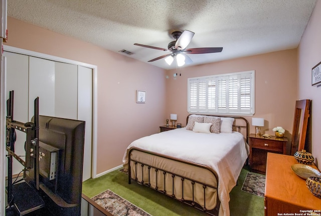 3422 William Penn Dr, San Antonio, TX 78230 - carpeted bedroom featuring a closet, a textured ceiling, visible vents, and ceiling fan
