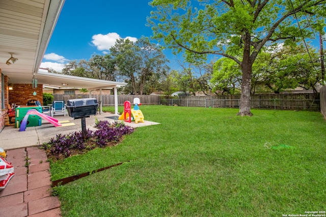 3422 William Penn Dr, San Antonio, TX 78230 - view of yard featuring a fenced backyard and a patio area