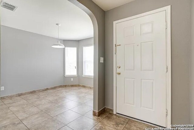 San Antonio, TX 78245 - foyer entrance featuring arched walkways, baseboards, and visible vents